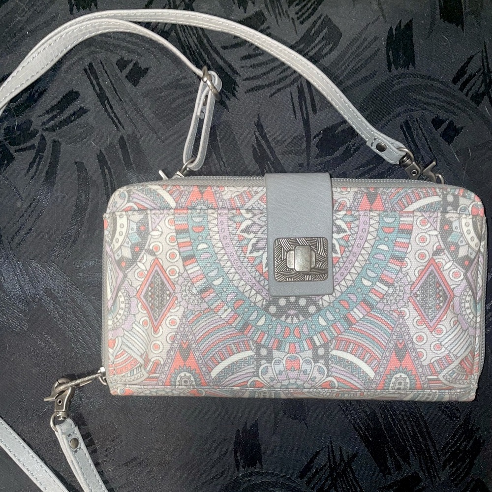 *NWOT* Sakroots Large Smartphone Crossbody/Wristlet Wallet Pink/Gray/Multicolor